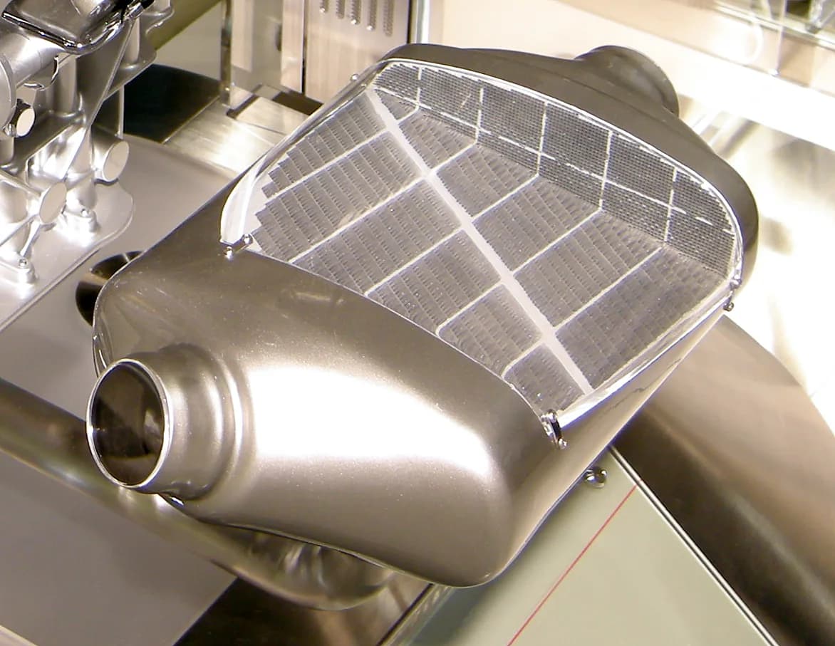 Realus perpjautas dyzelio kietųjų dalelių filtras su matoma filtro struktūra